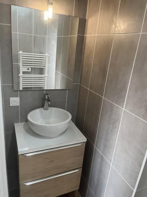 Verdi Studio Cosy Au Calme Parking Gratuit Chasse-sur-Rhone Bagian luar foto