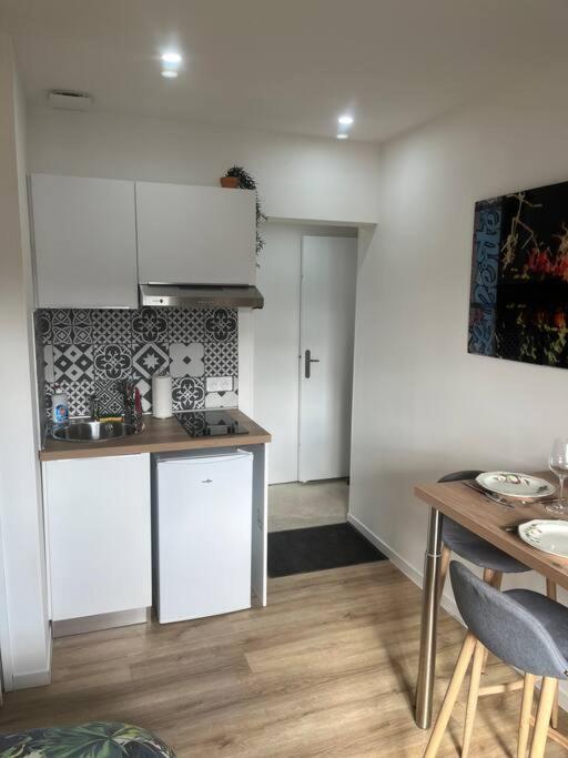 Verdi Studio Cosy Au Calme Parking Gratuit Chasse-sur-Rhone Bagian luar foto