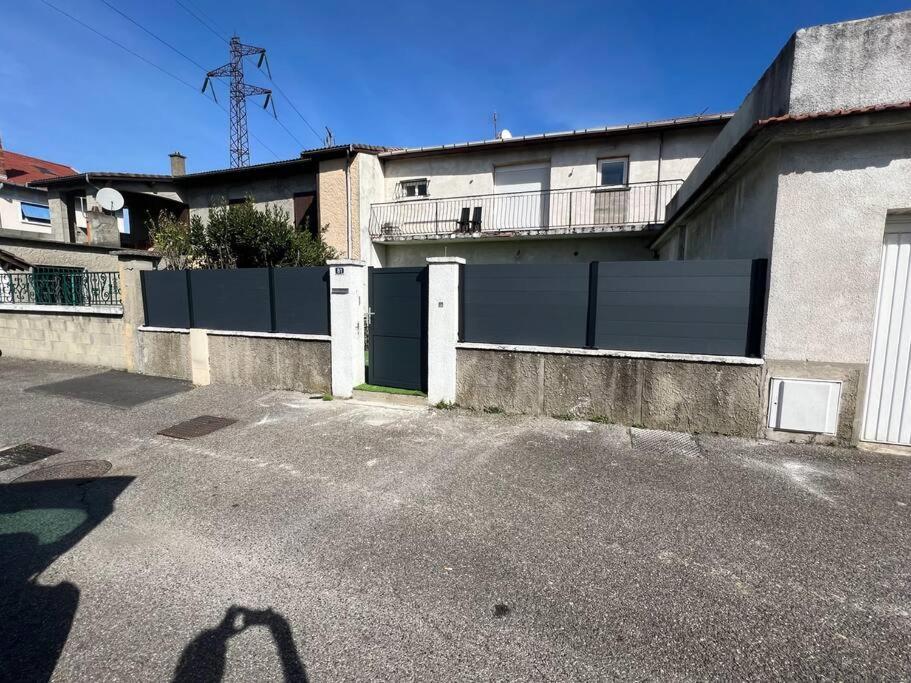 Verdi Studio Cosy Au Calme Parking Gratuit Chasse-sur-Rhone Bagian luar foto